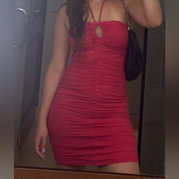 Revolve hot pink dress, beautiful on, perfect for beach resort - Picture 3 of 3